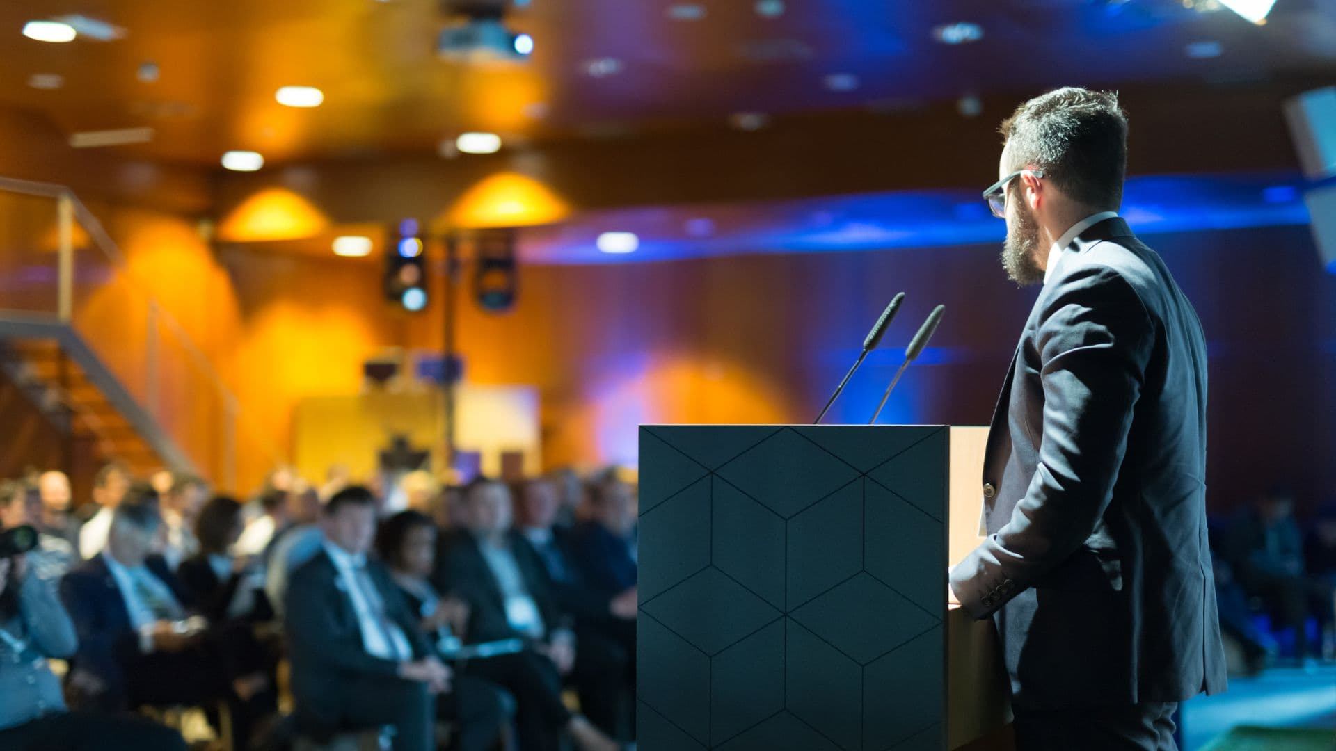 Public Speaking Coach Teaching Fearless Speaking Techniques for Success | Mike Acker